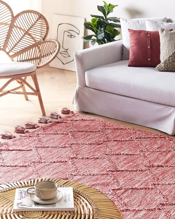 Matto punainen 140 x 200 cm puuvilla tupsut geometrinen kuvio perinteinen moderni