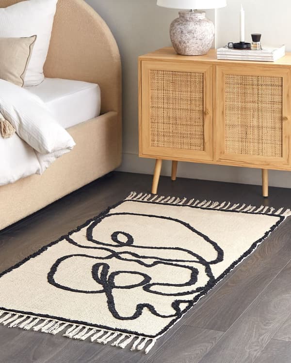 Matto beige/musta puuvilla 80 x 150 cm minimalistinen tuftattu hapsuilla