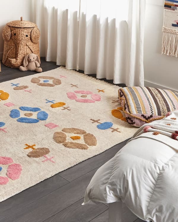 Matto beige/monivärinen 160 x 230 cm lastenhuoneeseen tupsuilla kukkakuvio boho-tyyli