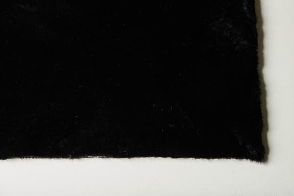 Nina tæppe 300x200 cm polyester sort.