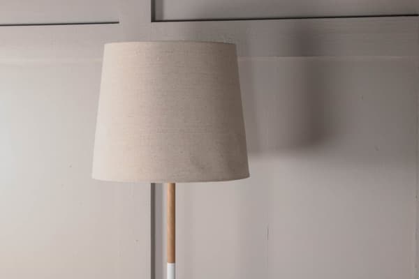 Hattman belysning gulvlampe 36x36x165cm stoff beige, hvit, tre.