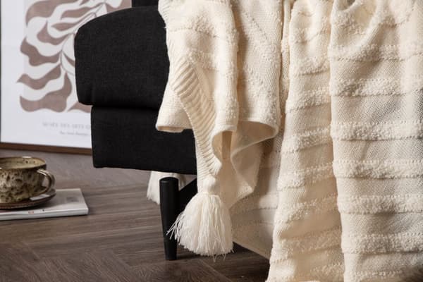 Katlyn pledd 170x130cm offwhite.
