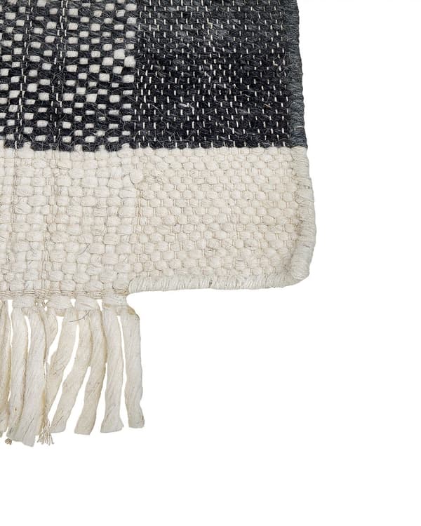 Område tæppe Sort og råhvid Uld 80 x 150 cm Rektangulært håndvævet med kvaster Moderne design