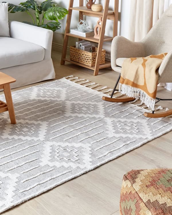 Tæppe Grå og Hvid 140 x 200 cm Syntetisk Materiale Dekorative Kvaster Indisk stil Indendørs Udendørs
