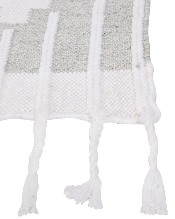 Matta Grå och Vit 140 x 200 cm Syntetiskt Material Dekorativa Tofsar Indisk stil Inomhus Utomhus