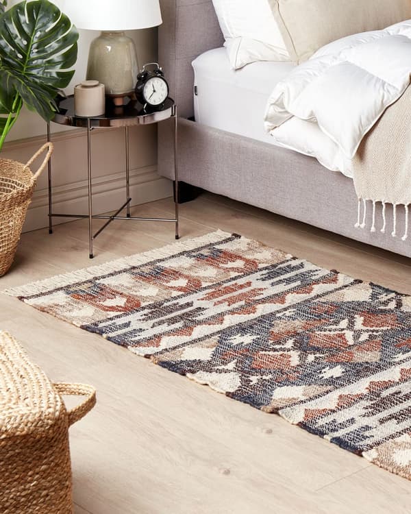 Matto monivärinen juutti 80 x 150 cm neliskulmainen geometrinen kuvio hapsuilla käsin kudottu boho-tyyli
