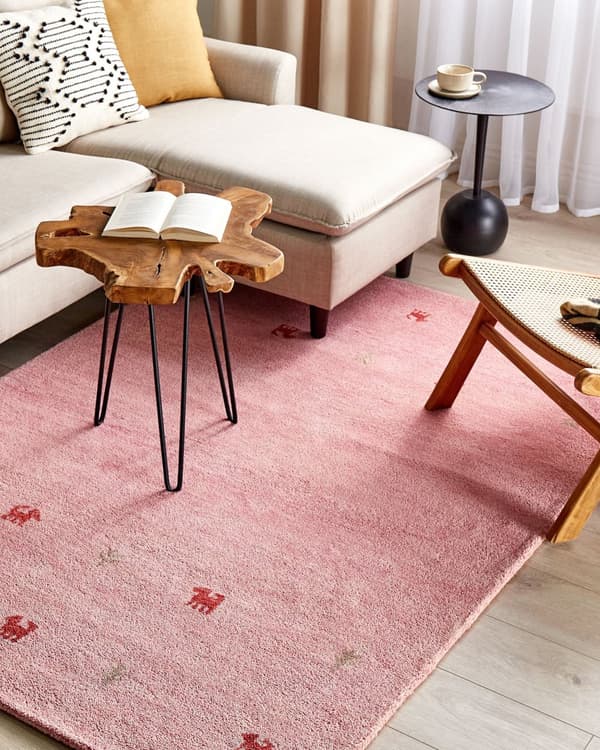 Matto vaaleanpunainen villa 140 x 200 cm käsin tuftattu rustiikkinen Gabbeh moderni tyyli