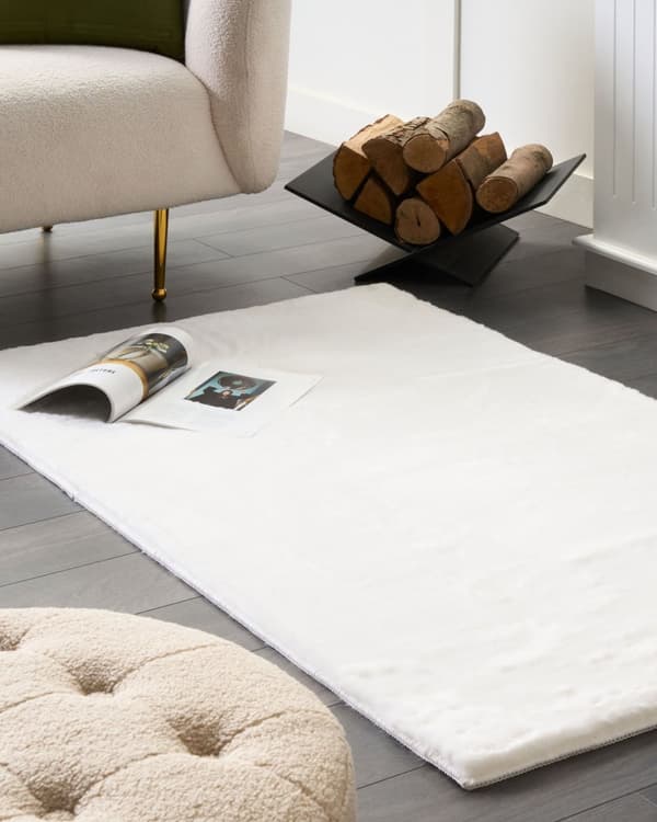 Fluffy Gulvtæppe Hvidt Pels 80 x 150 cm Blødt Luv Tæppe til Soveværelse Moderne Pelstæppe Tilbehør til Stuen Ryatæppe Dekoration