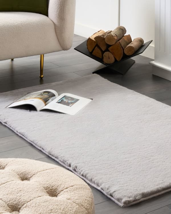 Fluffy Gulvtæppe Grå Pels 80 x 150 cm Blødt Luv Tæppe til Soveværelse Moderne Pelstæppe Tilbehør til Stuen Ryatæppe Dekoration