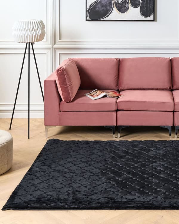 Teppe i imitert kaninpels Svart kunstig polyesterpels 160 x 230 cm Mykt, lurvet teppe med høy luv og trellismønster