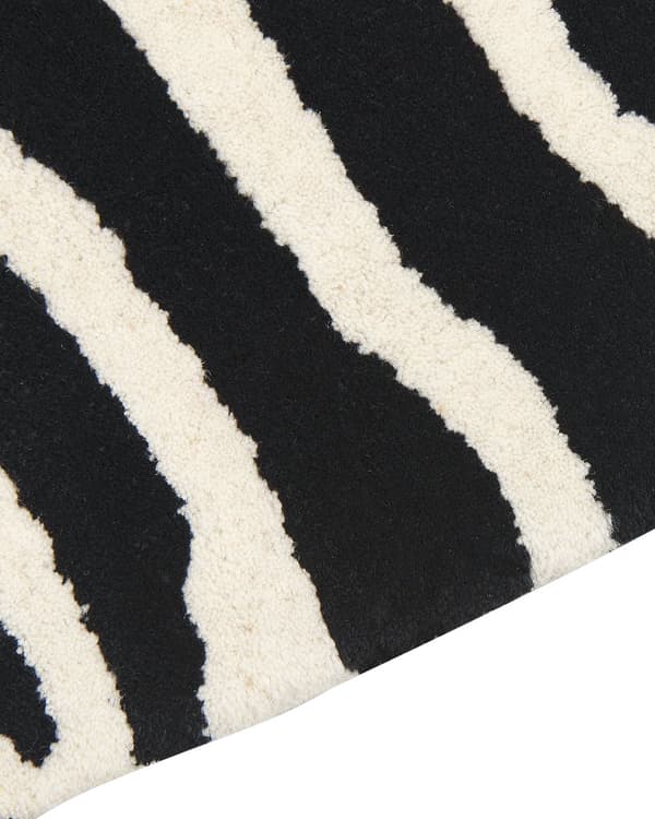 Børnetæppe i hvid og sort uld 100 x 160 cm med bomuldsbagside håndlavet til børneværelset med zebra-motiv