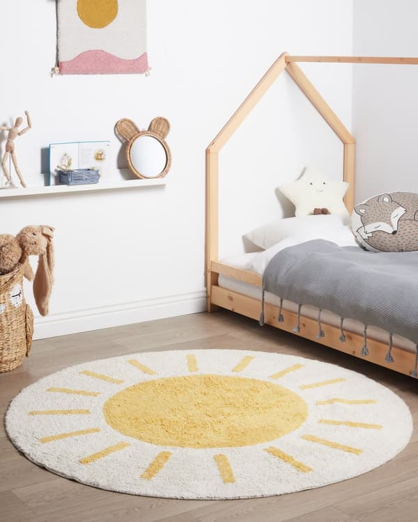 Matto vaalea beige 140 cm puuvilla keltainen aurinkokuvio pyöreä tuftattu lastenhuoneen boho
