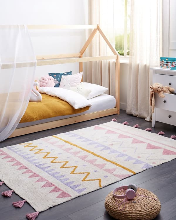 Abstrakt mønster i beige og pink bomuld 140 x 200 cm med lav hætte og kvaster til børneværelset
