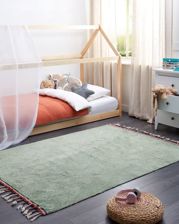 Grønt teppe i bomull 140 x 200 cm Rektangulært med dusker Ensfarget mønster Håndtuftet Moderne Boho til barn