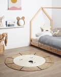 Miniatyrbillede 2 af 6: Gulvtæppe beige jute ø 120 cm rundt bjørnemotiv boho moderne stil stue børneværelse