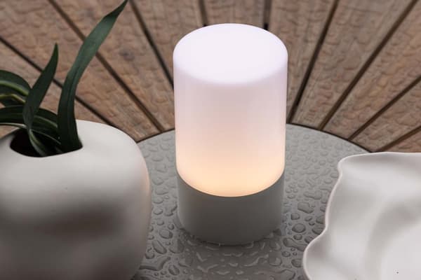 Tubu bordslampa LED utomhus grå.