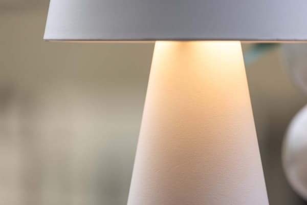 Statford bordlampe LED utendørs hvit.
