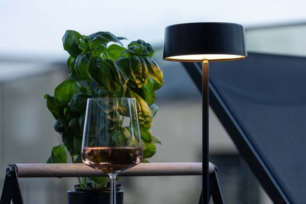 Tern bordlampe LED utendørs svart.