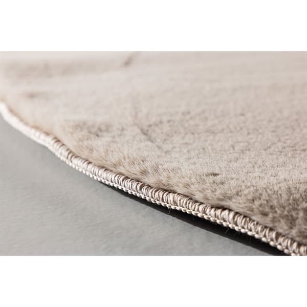 Leni teppe Ø200 cm beige.