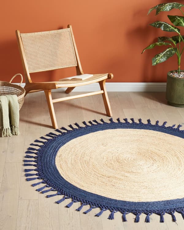 Teppe Beige Mørkeblå Jute ø 140 cm Rund form Håndlaget Flettet Naturlig materiale Bohemsk og rustikk stil Gulvteppe