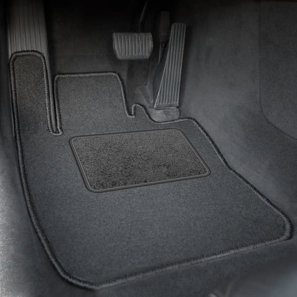 Set med golvmattor i velour som passar Mazda Premacy III 2010-2016 7-sits - röda detaljer