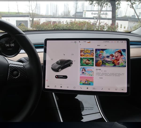 Tesla Model Y / 3 vridbar skärm / infotainment
