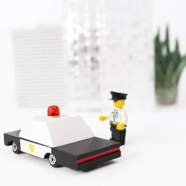 Små bilar och mini klassiska retro trämodeller Candylab Candycar Designerfordon för barn och vuxna - Polisbil