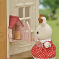 Pikkukuva 3 / 9: SYLVANIAN FAMILIES Cosy Cottage Starter Home With Accessories