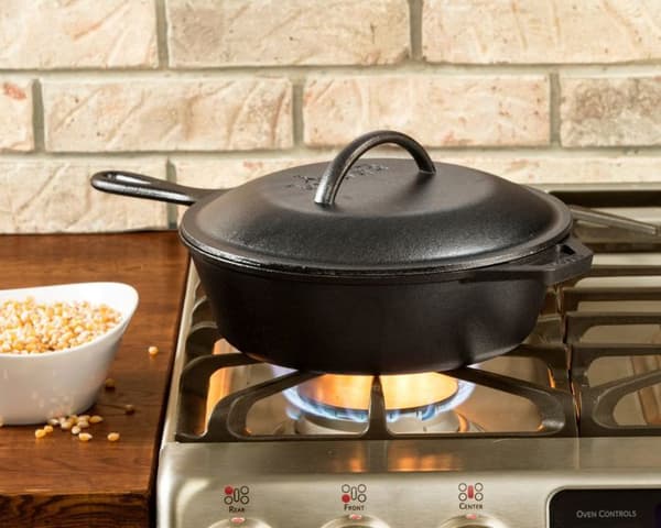 Lodge | 3L gryta och 26cm 2i1 gjutjärnsstekpanna | Alla värmekällor inklusive ugn, induktion, bbq | Tillverkad i USA | PFA fri