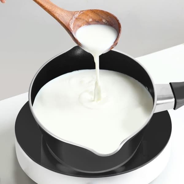 Mjölk- och såsgryta 13cm Non-stick med hällpip KitchenKing Svart