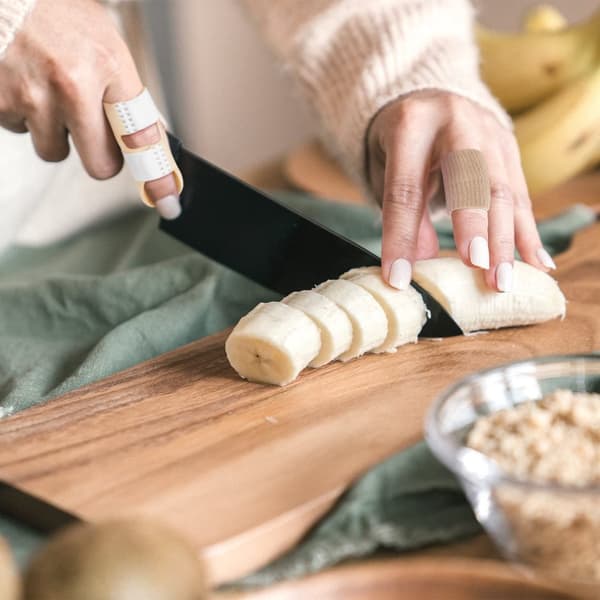 2 jumissa olevat siivet lastan suoristustuki Kiinnityslastan kiinnitys liipaisimen siivet