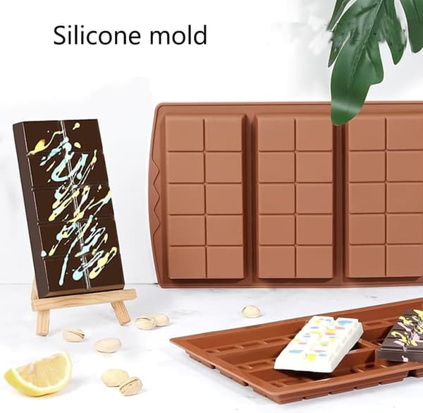 Denna chokladform inkluderar den djupa Dubai chokladformen, samt en skrapa och en påse, BPA-fri, brun