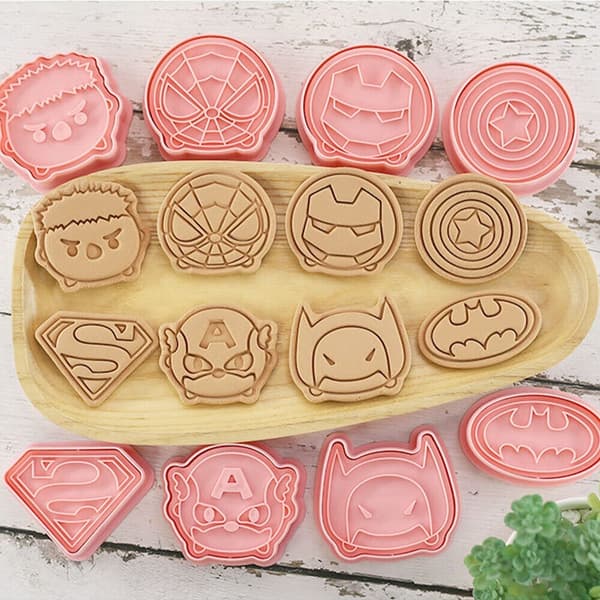 Muotit leimasimella SUPERHEROES AVENGERS -muotit 8 kpl