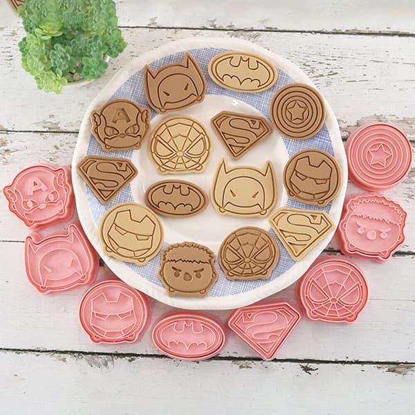 Muotit leimasimella SUPERHEROES AVENGERS -muotit 8 kpl