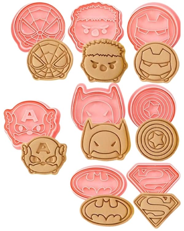 Muotit leimasimella SUPERHEROES AVENGERS -muotit 8 kpl