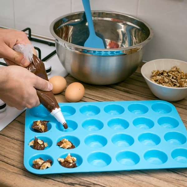 Silikoninen leivontavuoka minimuffineille ja cupcakeille, 24 pistorasiaa