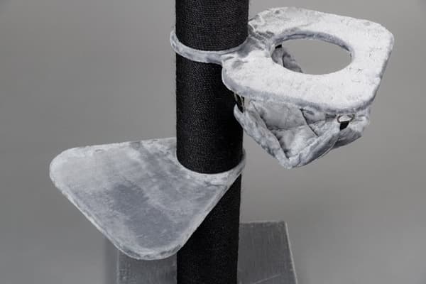 Royalty Crown Med sina 20 cm tjocka sisalstolpar, lyxiga hängmatta Crown och megakoj har den kungliga skrapstolpen Royalty Crown varit en av de mest p
