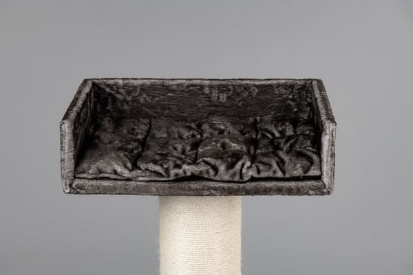 Royalty Crown Med sina 20 cm tjocka sisalstolpar, lyxiga hängmatta Crown och megakoj har den kungliga skrapstolpen Royalty Crown varit en av de mest p