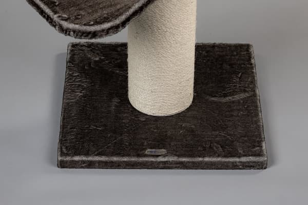 Royalty Crown Med sina 20 cm tjocka sisalstolpar, lyxiga hängmatta Crown och megakoj har den kungliga skrapstolpen Royalty Crown varit en av de mest p