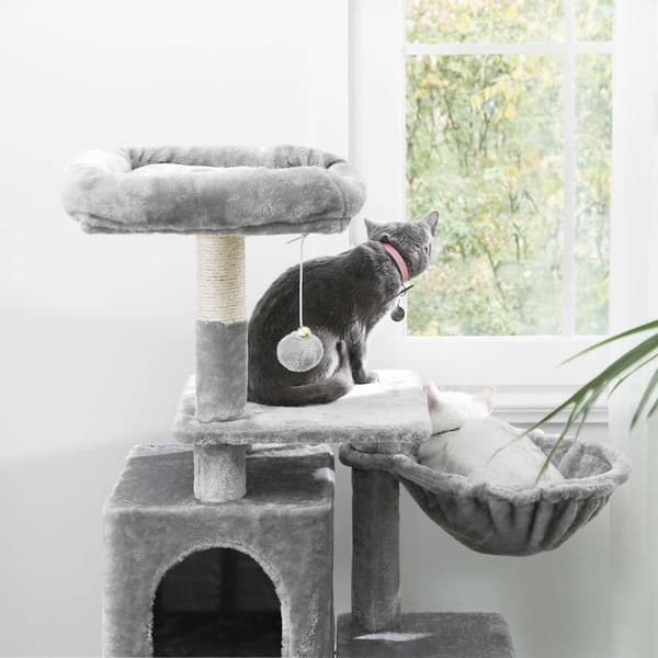 Kradsetræ til katte med flere niveauer og hule