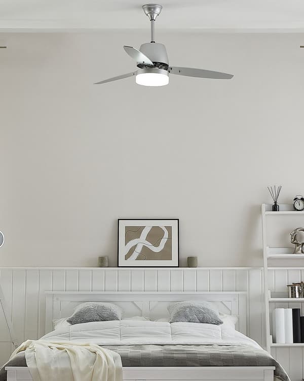 Loftventilator Hvid og Sølv Metal ø 122 x 56 cm 3 Blade Dekorativ Ventilator med Lys og Fjernbetjening Justerbare Højde Hængelampe