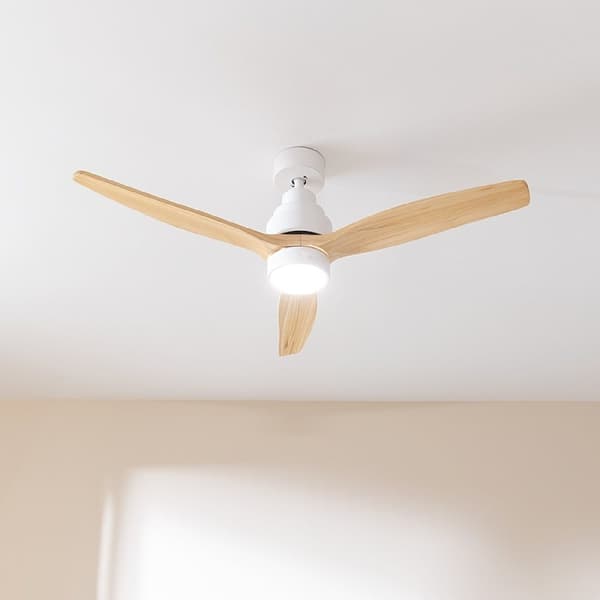 Cecotec 30 W and 52” ceiling fan with DC motor, LED light, remote control, 6 speed settings, timer and winter-summer mode.