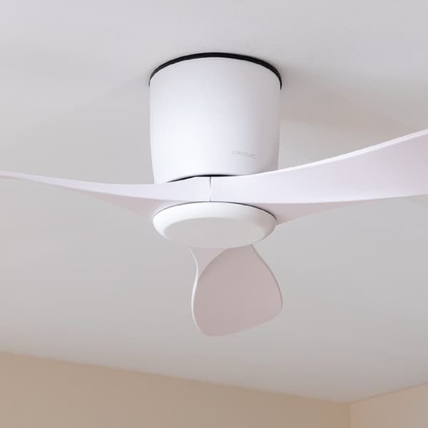 Cecotec 40 W 52" ceiling fan with remote control, Wi-Fi, IP44 protection, 6 speeds, 3 blades, winter-summer mode, and timer up to 8 hours.