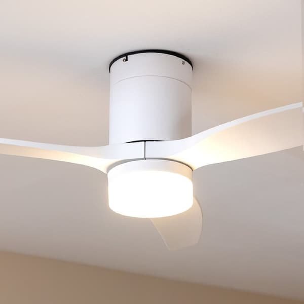 Cecotec 40 W 52" ceiling fan with remote control, Wi-Fi, IP44 protection, 6 speeds, 3 blades, winter-summer mode, and timer up to 8 hours.