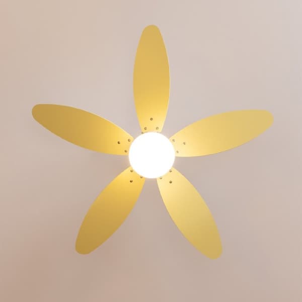 Cecotec 40-W and 42” ceiling fan with DC motor, LED light, remote control, timer, 6 speed settings and 5 reversible blades.