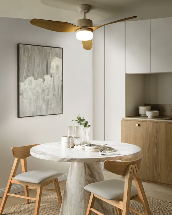 Takvifte med LED-lys Lysebrun Metall Tre Fjernkontroll Justerbar hastighet i 5 trinn Justerbart lys Timer Moderne design