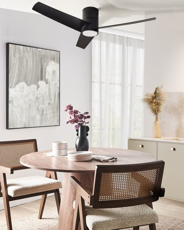Takvifte med LED-lys Svart Syntetisk materiale Fjernkontroll Justerbar hastighet i 5 trinn 3 lystemperaturer Moderne design
