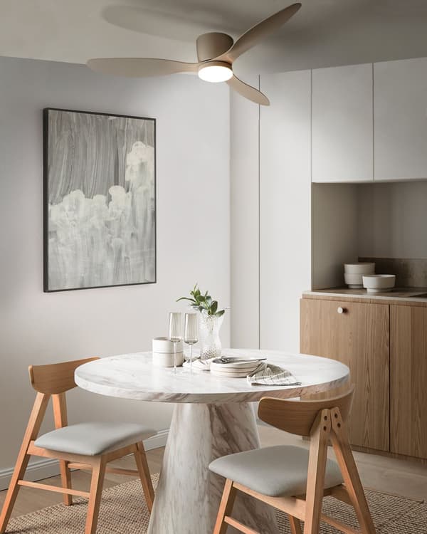 Takvifte med LED-lys Hvit Syntetisk materiale Fjernkontroll Justerbar hastighet i 5 trinn 3 lystemperaturer Moderne design