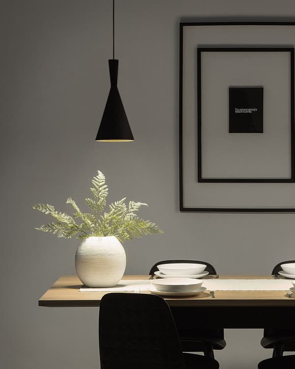 Hängande Taklampa Svart med Guld Skärm Geometrisk Kon Modern Minimalistisk Design