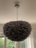 Miniatyrbild 4 av 4: Trendig taklampa tillverkad av grå fjädrar D60 cm   D
